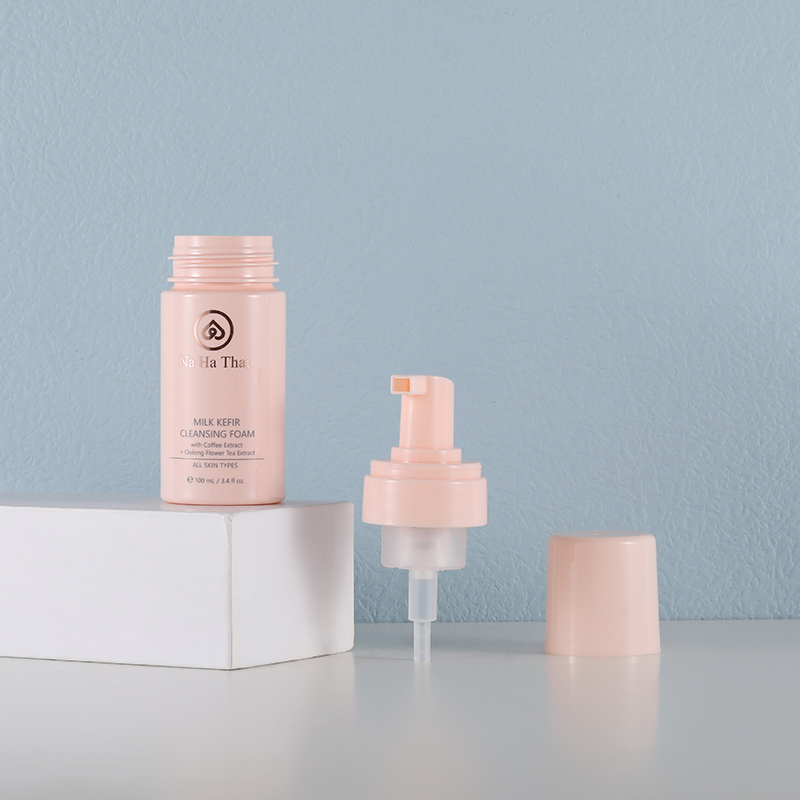 Pompe à mousse nettoyante pour le visage cosmétique rose